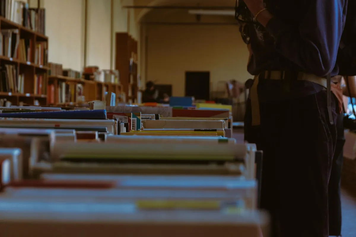 A library of Persian books and resources