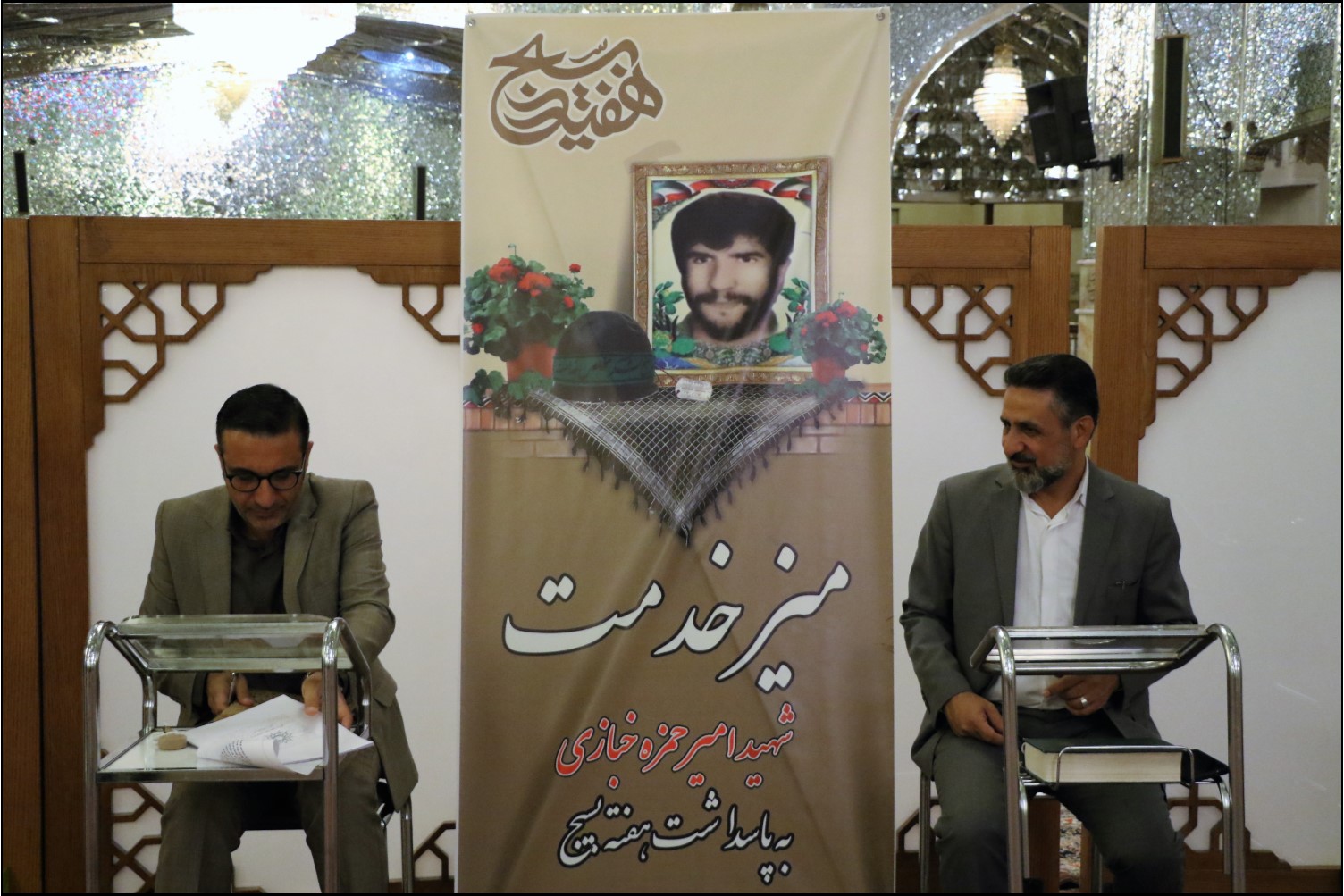 هفته بسیج؛ برگزاری میزخدمت معاونین فرهنگ و ارشاد اسلامی در نمازجمعه شیراز/ عکس: محمدمهدی اسدزاده